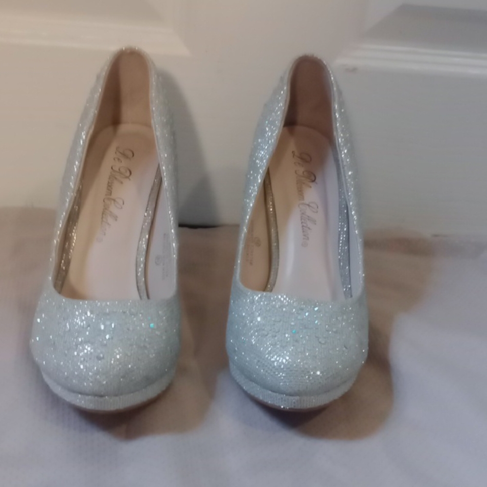 De Blossom Collection Robin-46 Silver Sparkle Stiletto Heels Size 8.5
